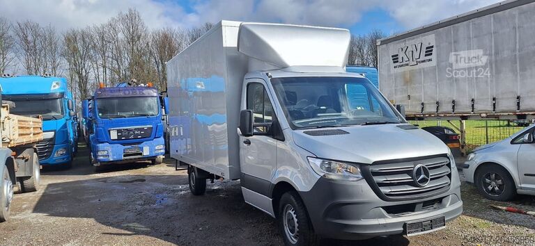 Skříňový nákladní vůz Mercedes-Benz 315 317 319 Sprinter III Koffer