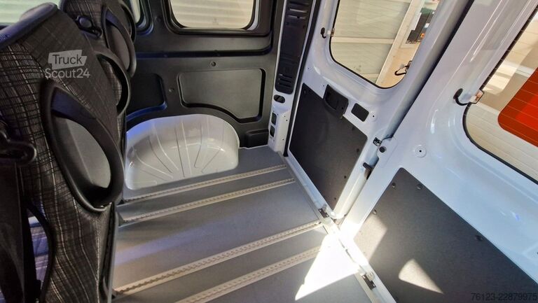 Microbuz Opel Movano Mobility Airline Boden Rolli