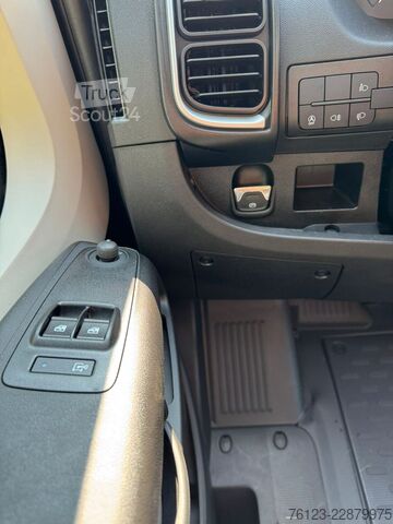 Microbuz Opel Movano Mobility Airline Boden Rolli