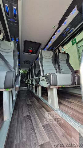 Minibus MERCEDES-BENZ 519 Sunset S 4 Ferqui Lagerfahrzeug Stock