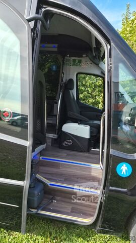 Minibus MERCEDES-BENZ 519 Sunset S 4 Ferqui Lagerfahrzeug Stock