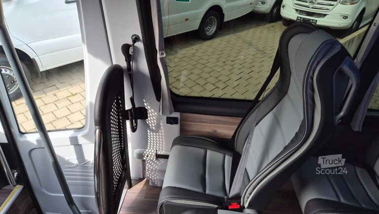 Minibus MERCEDES-BENZ 519 Sunset S 4 Ferqui Lagerfahrzeug Stock