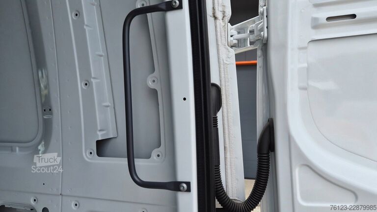 Kombi z visokim stropom MERCEDES-BENZ Sprinter III Kasten  519 CDI RWD 4x 4 Allrad
