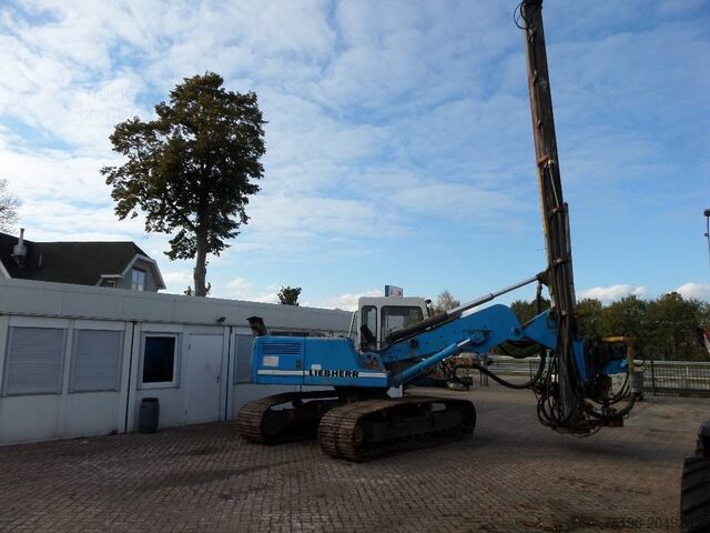 Earth boring machine Liebherr R 902