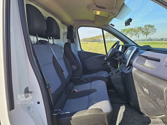 Korkeakattoinen farmari OPEL VIVARO
