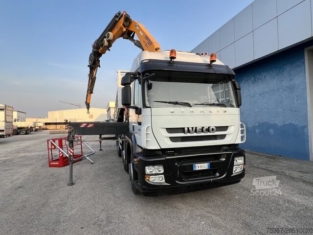 Camion à benne tridirectionnelle avec grue Iveco Stralis 420