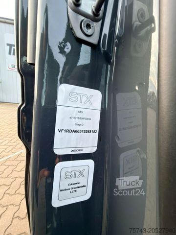 Przyczepa do przewozu bydła RENAULT Master STX 5 Sitzer Haras ex. Lang Automatik