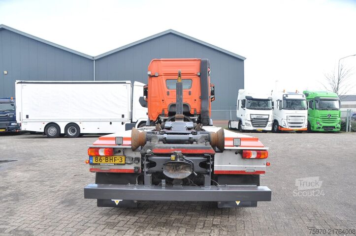 Система крюкових кронштейнів Mercedes-Benz Actros 2845 6X2 HIAB MultiLift HAAKARM