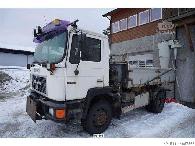 MAN 13.232 FA 4x4 crane truck w/ HIAB 5 T/M & tipper