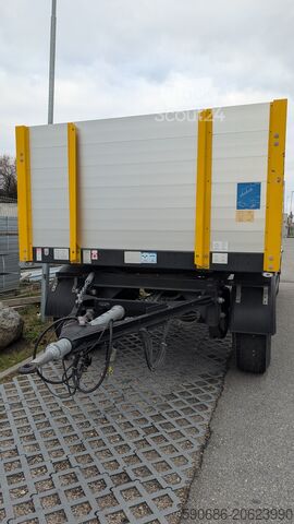 Prikolica z odprto ploščato ploščadjo Schwarzmüller T-Serie