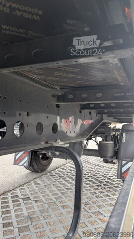 Prikolica z odprto ploščato ploščadjo Schwarzmüller T-Serie