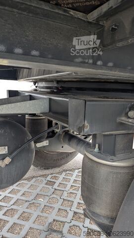 Prikolica z odprto ploščato ploščadjo Schwarzmüller T-Serie