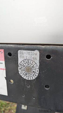 Prikolica z odprto ploščato ploščadjo Schwarzmüller T-Serie