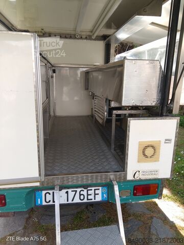 Furgon za street food Piaggio Porter