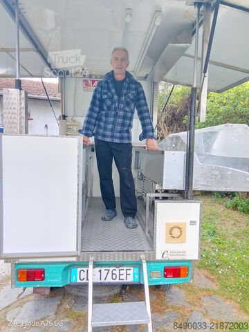 Foodtruck för gatumat Piaggio Porter