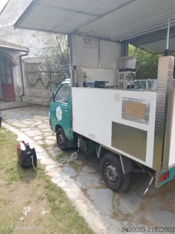 Foodtruck för gatumat Piaggio Porter
