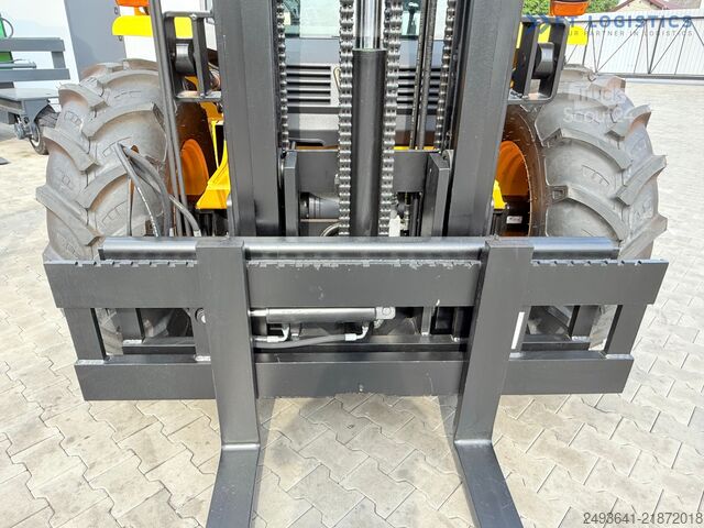 Terränggående gaffeltruck JCB 940 / TRIPLEX 4500 / FREE-LIFT NEW TIRES