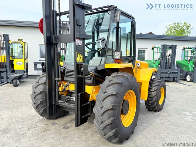 Terränggående gaffeltruck JCB 940 / TRIPLEX 4500 / FREE-LIFT NEW TIRES