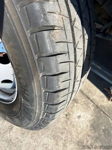 Sunkvežimis su fiksuota kėbulo platforma Iveco DAILY 35S15