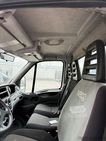 Sunkvežimis su fiksuota kėbulo platforma Iveco DAILY 35S15