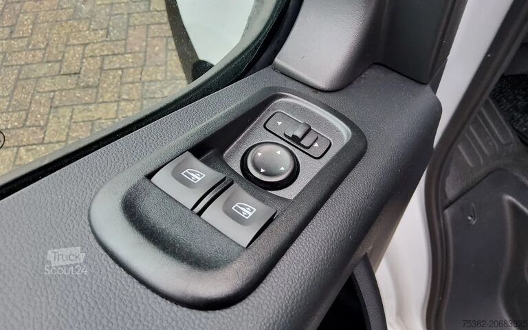 Koffer Renault MASTER 165.35 MET GESLOTEN LAADBAK & ACHTERDEUR...