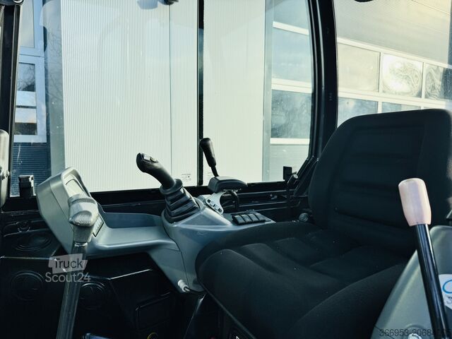 Minibagr Yanmar SV 16 - 1. HAND