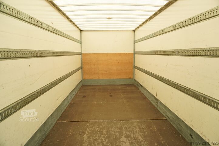 Box truck Renault D12 Euro 6 / 18 pallets / Tail lift/ 2017