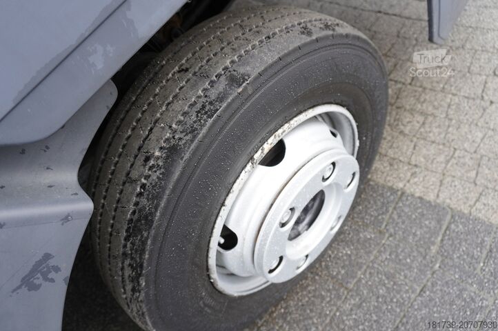 Box truck Mercedes-Benz Atego 816 E6 4x2 / container / 15 pallet