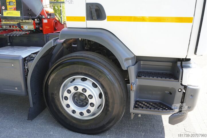 Flatbed with crane Renault C280 P4x2 E6 / Fassi 5.6 t / Range 8 m