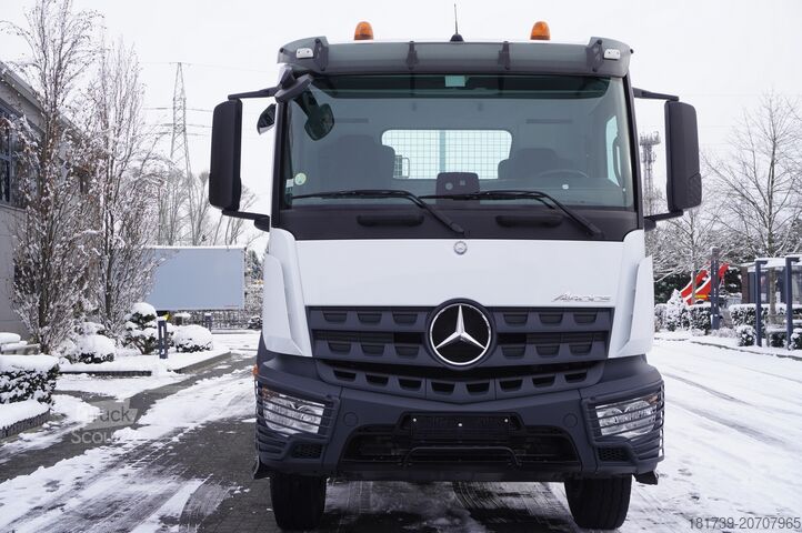 Vinçli platform Mercedes-Benz Arocs 2633 flatbed truck / Crane FASSI