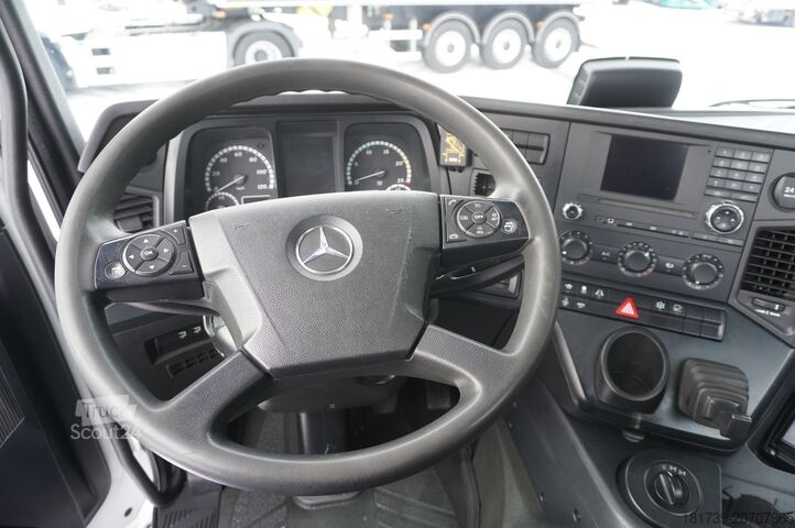 Vinçli platform Mercedes-Benz Arocs 2633 flatbed truck / Crane FASSI