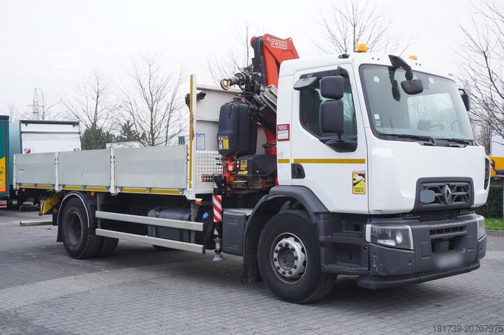 Flatbed truck with crane Renault C280 DTI 8 / FASSI crane 5.6T / 560 mth