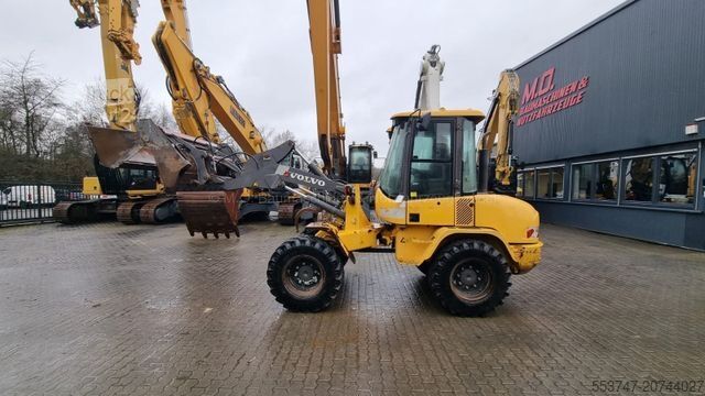 Încărcător pe roți VOLVO Volvo L30B Pro