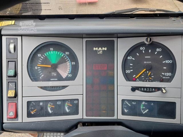 Furgão basculante MAN LE 8.220 4x4 | Kipper/Kran Palfinger PK7001