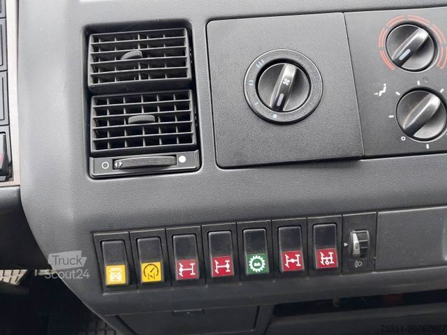 Pašizgāzējs kravas automašīna MAN LE 8.220 4x4 | Kipper/Kran Palfinger PK7001