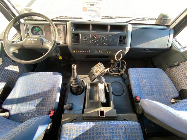 Kipper LKW MAN LE 8.220 4x4 | Kipper/Kran Palfinger PK7001