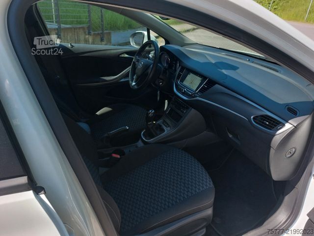 Минибус OPEL Astra Sports Tourer 1,5 CDTI-AHK-Navi-PDC