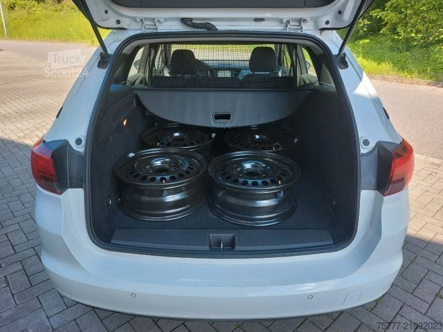 Минибус OPEL Astra Sports Tourer 1,5 CDTI-AHK-Navi-PDC