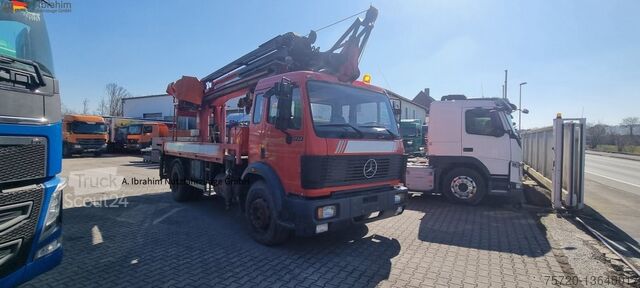 Grúa montada en camión Mercedes-Benz 1722 Dachdeckerkran Cormach 30000  TECH,