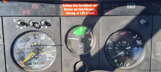 Grúa montada en camión Mercedes-Benz 1722 Dachdeckerkran Cormach 30000  TECH,