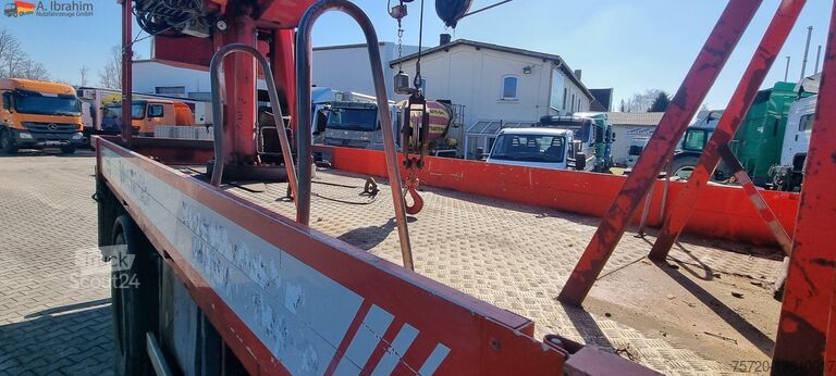 Jeřáb na nákladním automobilu Mercedes-Benz 1722 Dachdeckerkran Cormach 30000 TECH,