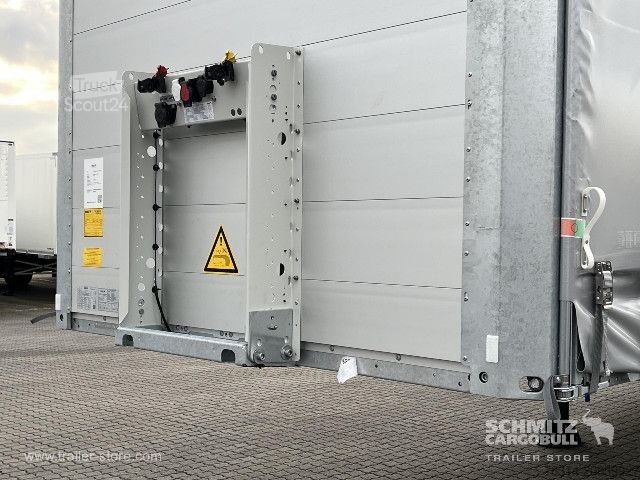 Semi-remorque bâchée Schmitz Cargobull Curtainsider Mega Getränke
