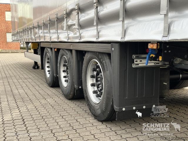 Semi-remorque bâchée Schmitz Cargobull Curtainsider Mega Getränke