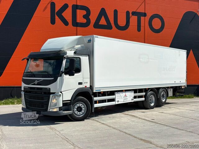 Transport w lodówce/zamrażarce Volvo FM 370 6x2*4 MITSUBISHI TU100SA / BOX L=9491 mm