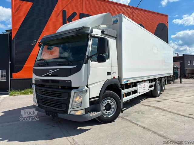 Transport w lodówce/zamrażarce Volvo FM 370 6x2*4 MITSUBISHI TU100SA / BOX L=9491 mm