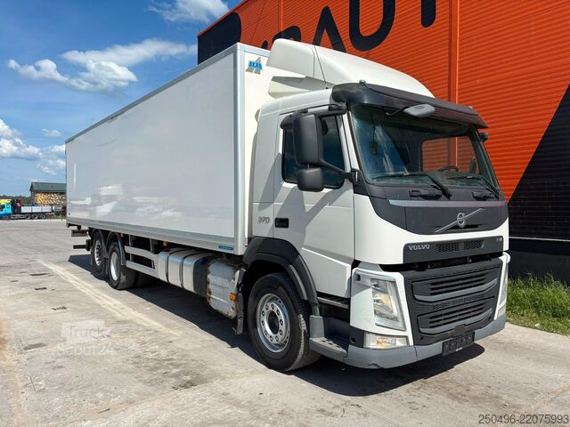 Transport w lodówce/zamrażarce Volvo FM 370 6x2*4 MITSUBISHI TU100SA / BOX L=9491 mm