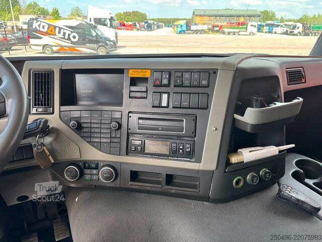 Транспортування в рефрижераторах/морозильниках Volvo FM 370 6x2*4 MITSUBISHI TU100SA / BOX L=9491 mm