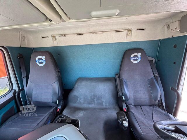 Транспортування в рефрижераторах/морозильниках Volvo FM 370 6x2*4 MITSUBISHI TU100SA / BOX L=9491 mm