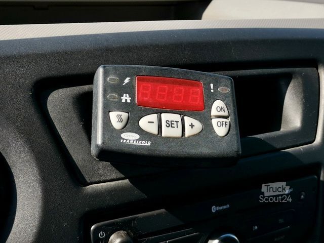 Autoutilitară frigorifică RENAULT Master 165DCI TIEFKÜHLER/ 6 PAL/ 380V/ ZWILLING