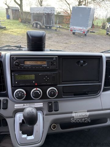 Vrachtwagen met bakwagen Mitsubishi Fuso Canter 7C18 Koffer